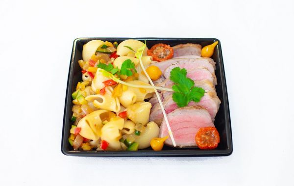 LECOMTE TRAITEUR Emincé de filet mignon en cuisson lente, crème de champignons, conchiglies aux petits légumes